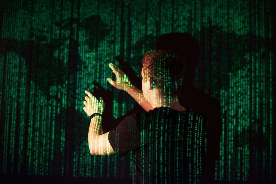 Demonstrar vazamento de dados privados