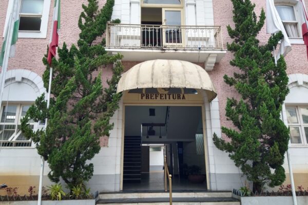 Prefeitura de Nova Friburgo, localizada na Avenida Alberto Braune, Centro