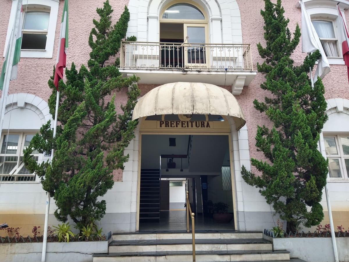 Prefeitura de Nova Friburgo, localizada na Avenida Alberto Braune, Centro