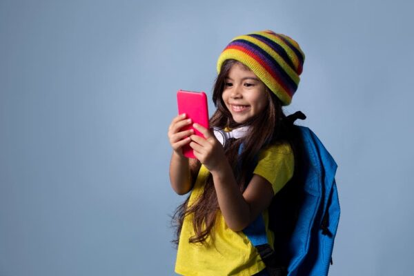 Polêmica: Celulares podem ser proibidos em escolas de todo o Brasil, após Congresso aprovar medida