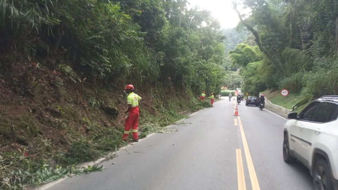 A Concessionária Rota 116 está realizando serviços de manutenção e conservação em diversos trechos da Rodovia RJ-116 (Itaboraí – Nova Friburgo – Macuco)