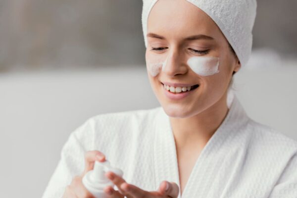 ANVISA manda recolher lotes de creme hidratante Fisiogel A+E Loção por alterações no produto