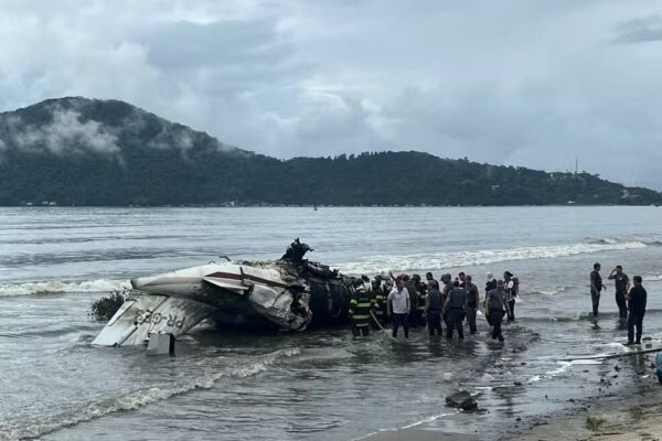 Acidente aéreo em Ubatuba deixou um morto e cinco pessoas feridas no litoral norte de São Paulo