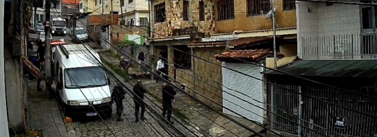 Acusado de matar empresário em Nova Friburgo é desarmado - Câmeras de segurança flagraram a operação