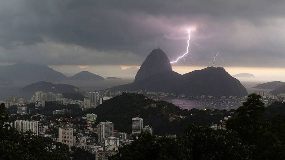 Alerta para tempestades e chuvas é emitido para todo o Estado do Rio de Janeiro
