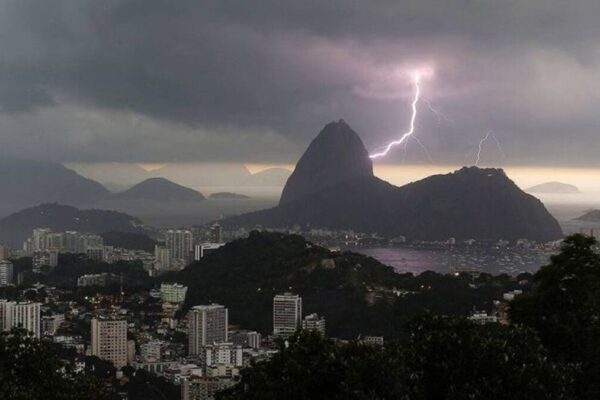 Inmet comunica um alerta para tempestades e chuvas para todas as regiões do estado do Rio de Janeiro