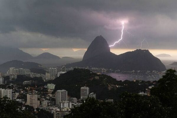 Após longo período sem chuva, moradores recebem alerta de chuvas intensas e possível tempestades isoladas o Estado do Rio de Janeiro
