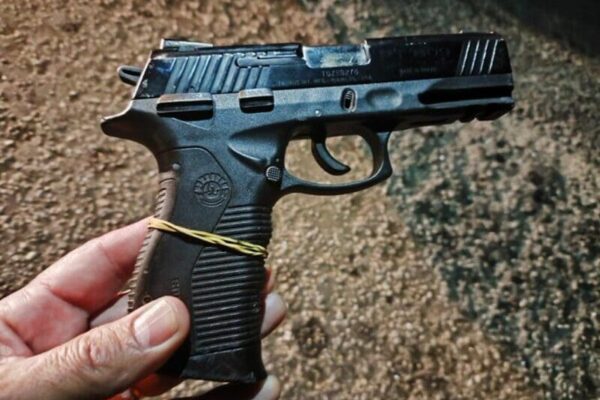 Arma foi apreendida em operação policial em Nova Friburgo, após intenso tiroteio