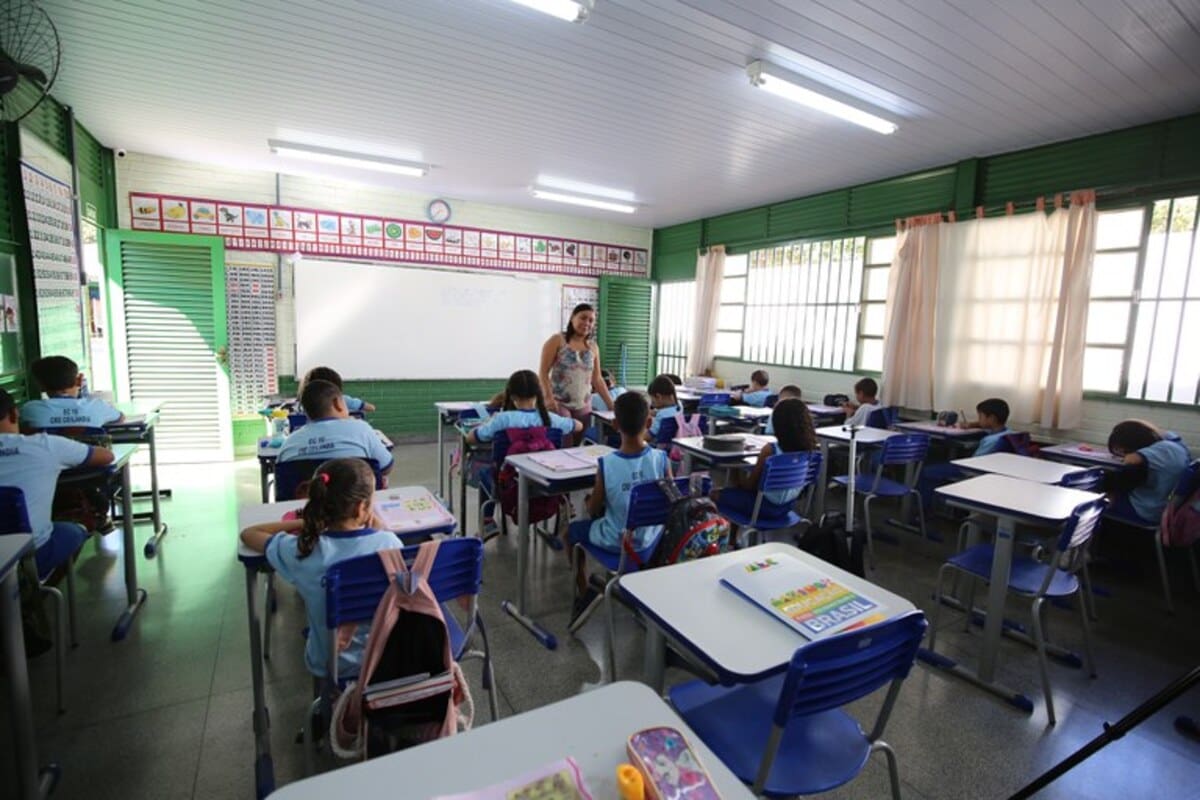 Aumento do piso salarial dado pelo Governo Federal para os Educadores foi acima da inflação Professores - Sala de Aula - Educação (2)