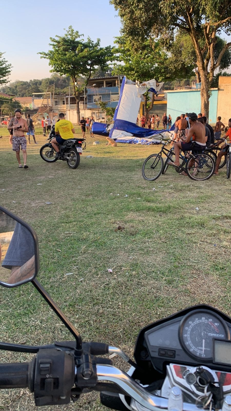 Avião cai em Nova Iguaçu nesta sexta-feira