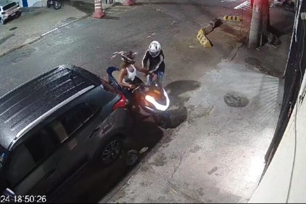 Bandido consegue roubar moto de mulher em São Cristóvão no Rio de Janeiro