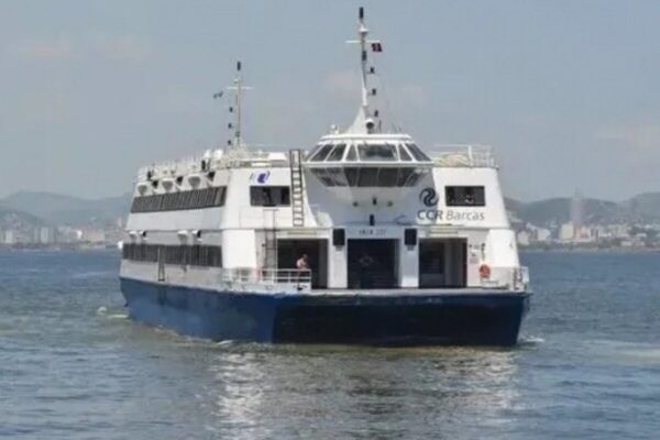 Barcas tem tarifa reduzida na travessia entre Rio de Janeiro e Niterói