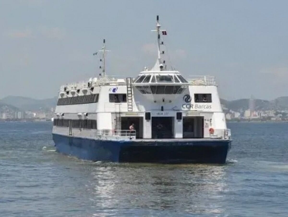 Barcas tem tarifa reduzida na travessia entre Rio de Janeiro e Niterói