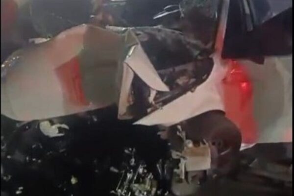 Batida entre carro e moto na Rua dos Lustres em Benfica no Rio de Janeiro faz uma vitima fatal