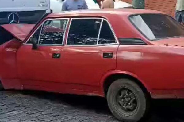 Batida entre Opala e Caminhão no Paissandu em Nova Friburgo