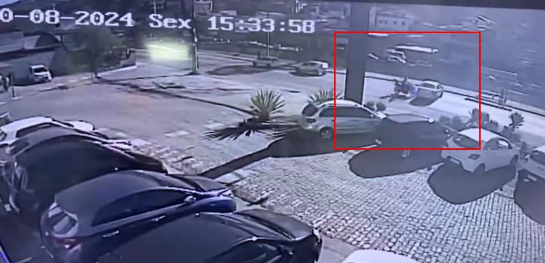 Batida entre carro e moto deixa homem com fratura no braço em Nova Friburgo