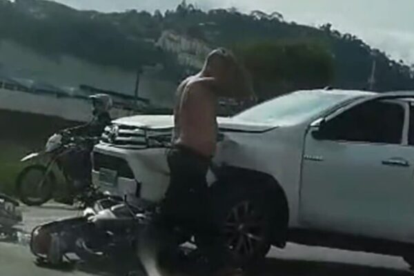 Batida entre carro e moto em Conselheiro Paulino deixa um ferido