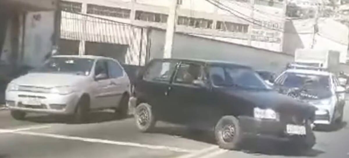 Batida entre carro e moto na Avenida Governador Roberto Silveira em Nova Friburgo-RJ