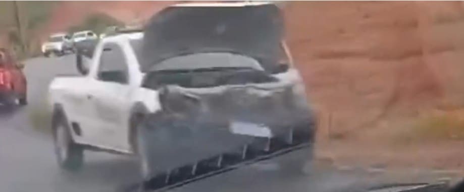Batida entre dois carros causa apreensão em Nova Friburgo