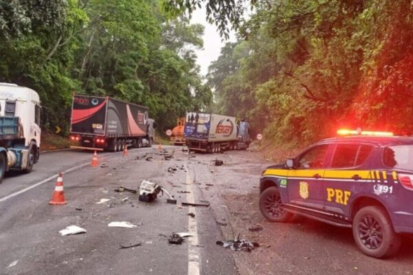 Batida entre três carretas deixa Serra das Araras Interditada no sentido Rio de Janeiro