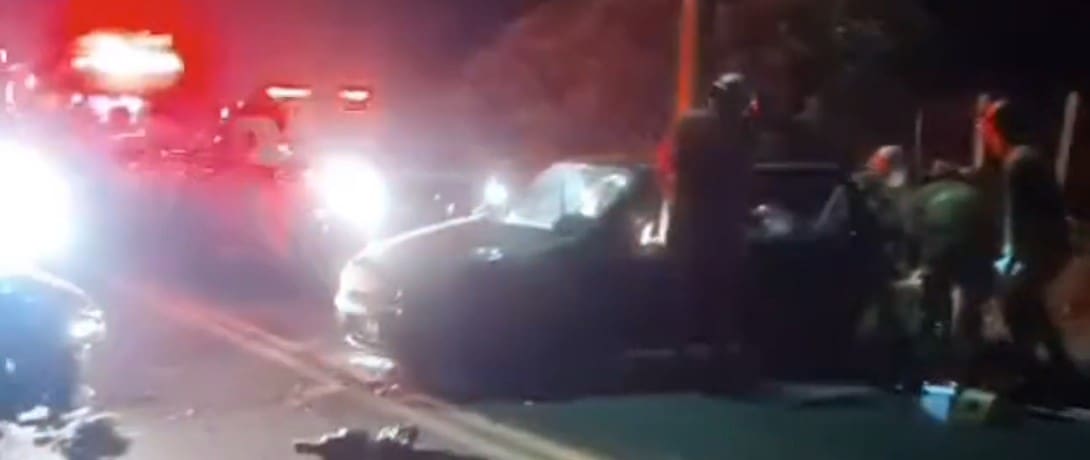 Batida forte com dois carros e uma moto deixa ferido em Nova Friburgo