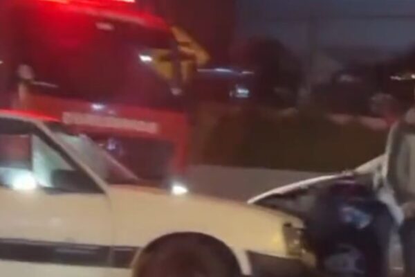 Batida na RJ 130 deixou feridos em Duas Pedras bairro de Nova Friburgo