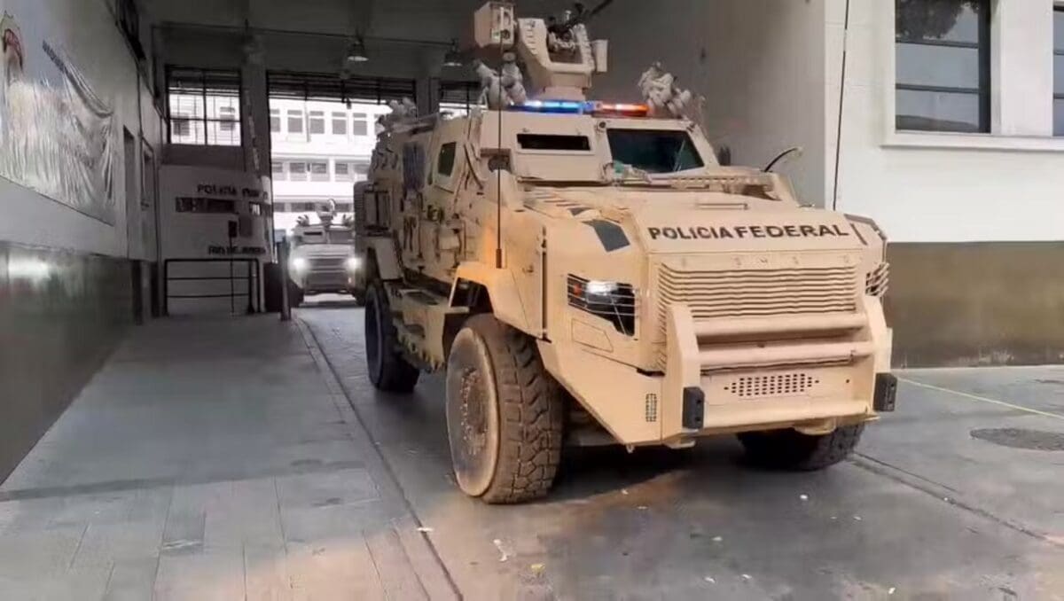 Blindado da PF usado na operação