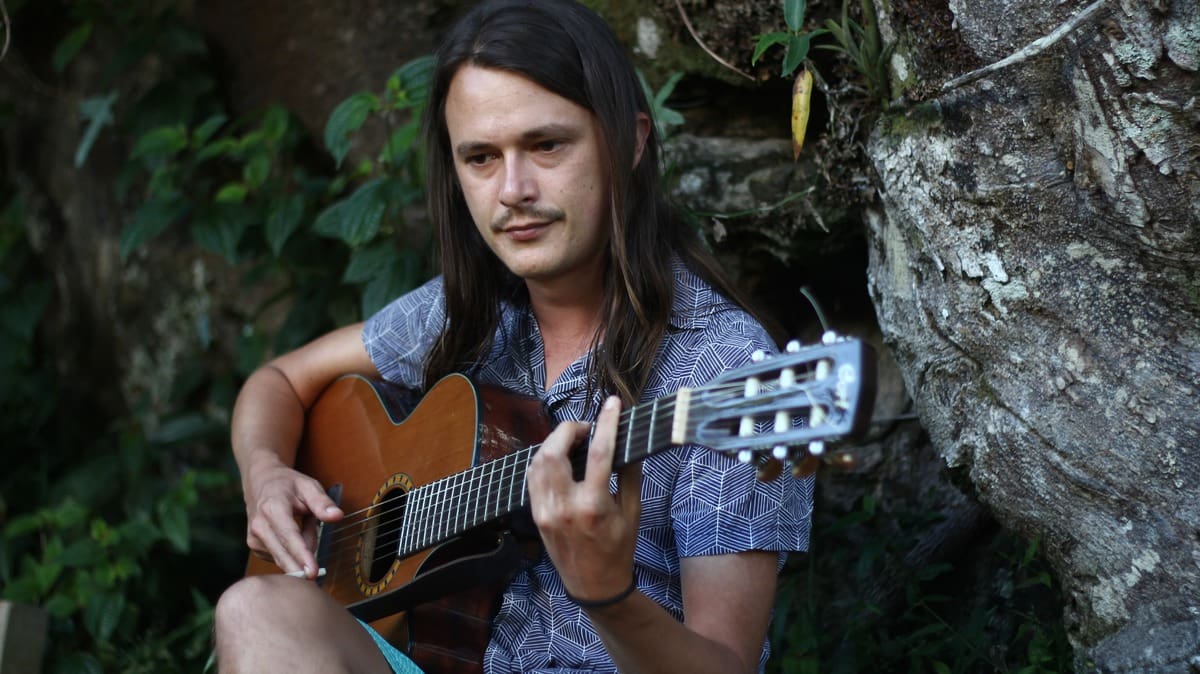 Gui Fleming, cantor friburguense lança álbum repleto de novidades e parcerias com nomes de peso da música nacional