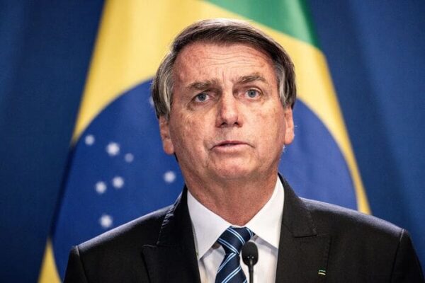 Bolsonaro na mira da PF e do SF teria blindado investigação do filho Flávio
