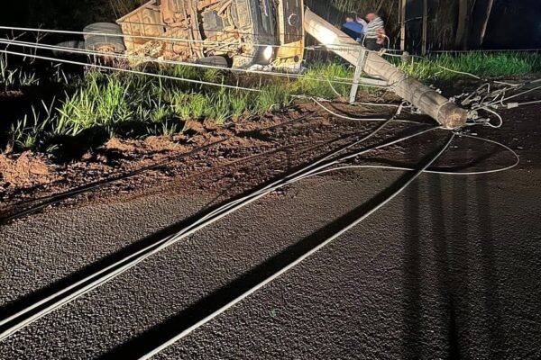 Caminhão de cimento tomba e motorista morre em Nova Friburgo