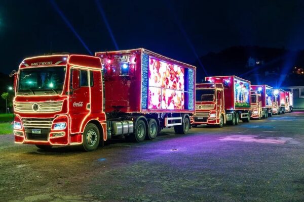 Caravana da Coca Cola continua a passar por cidades do Rio de Janeiro