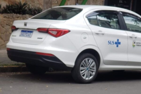 Carro da Secretaria de Saúde estaria sendo usado para fim pessoais durante finais de semana em Nova Friburgo