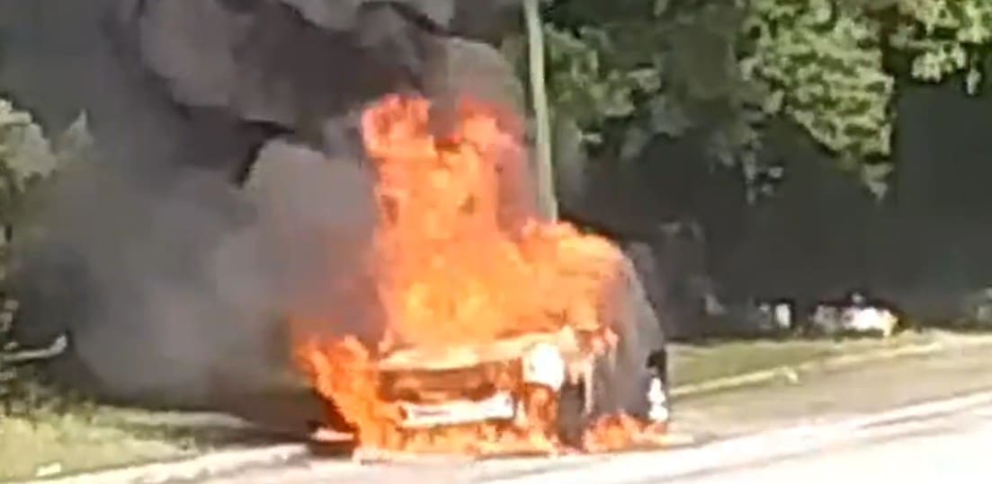 Carro explode na RJ 116 na Serra entre Cachoeiras de Macacu e Nova Friburgo