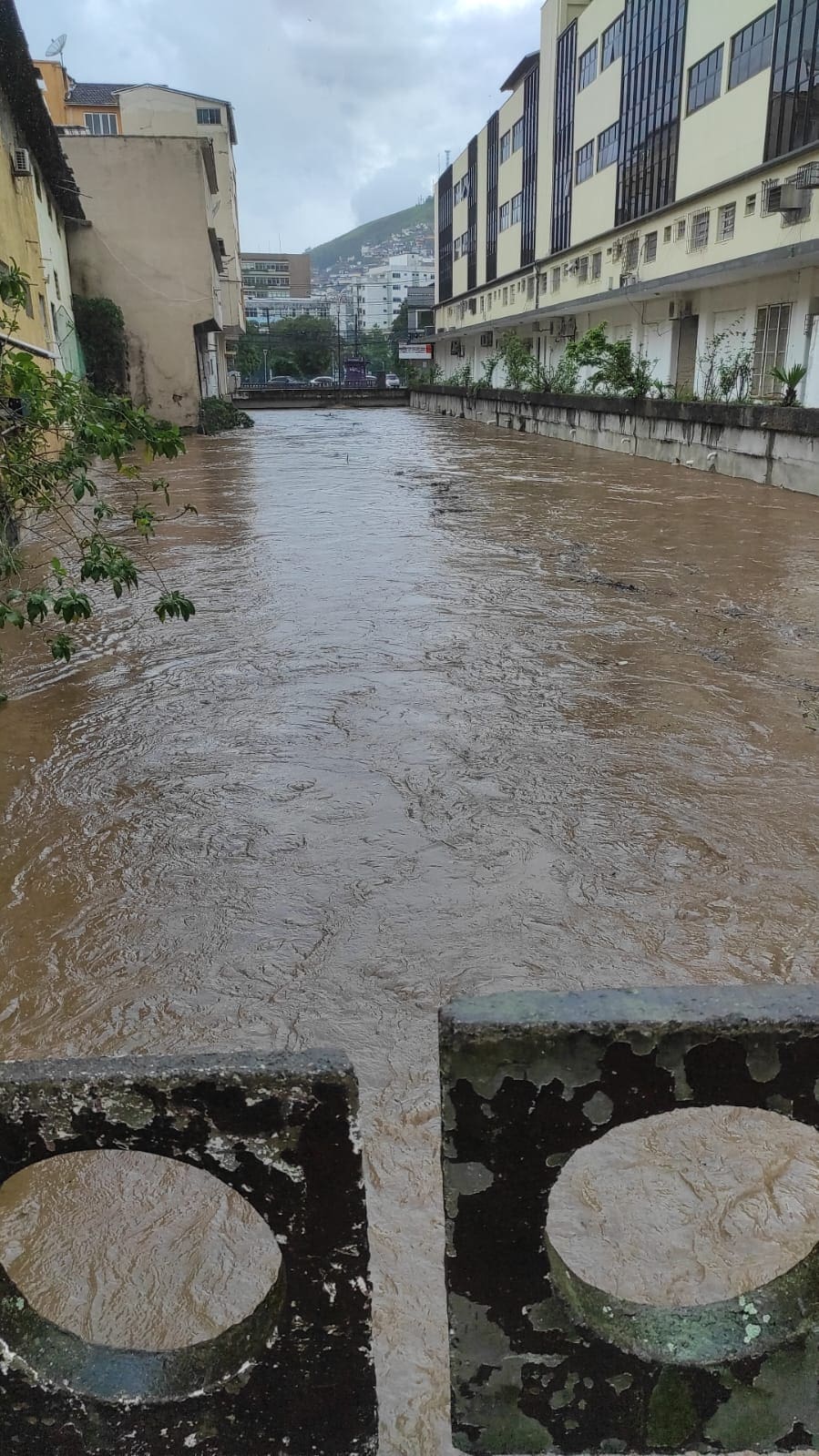 Chuvas - Alagamentos na cidade de Teresópolis-RJ, Cantagalo, Sumidouro e Cordeiro marcaram o final de semana no Estado do Rio de Janeiro