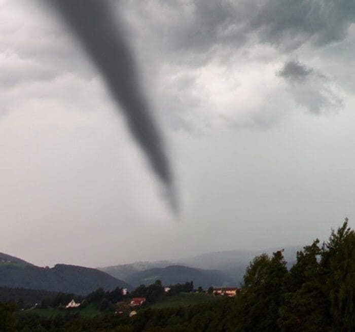 Ciclone chega ao Brasil e pode ter reflexos no Rio de Janeiro com ventania - vento - e chuva forte (4)