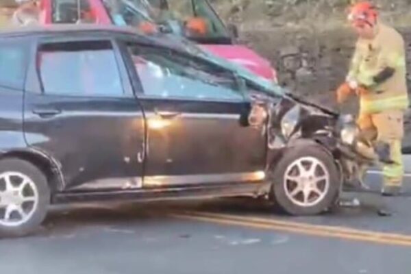 Colisão frontal entre dois veículos em Bom Jardim-RJ