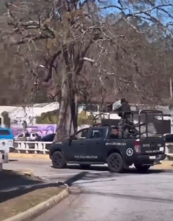 Comboio de policiais em Nova Friburgo sugere grande operação de combate ao tráfico