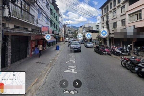 Comunicado alerta para estacionamento ilegal ao longo da Avenida Conselheiro Julius Arp em Nova Friburgo e lojistas ficam furiosos