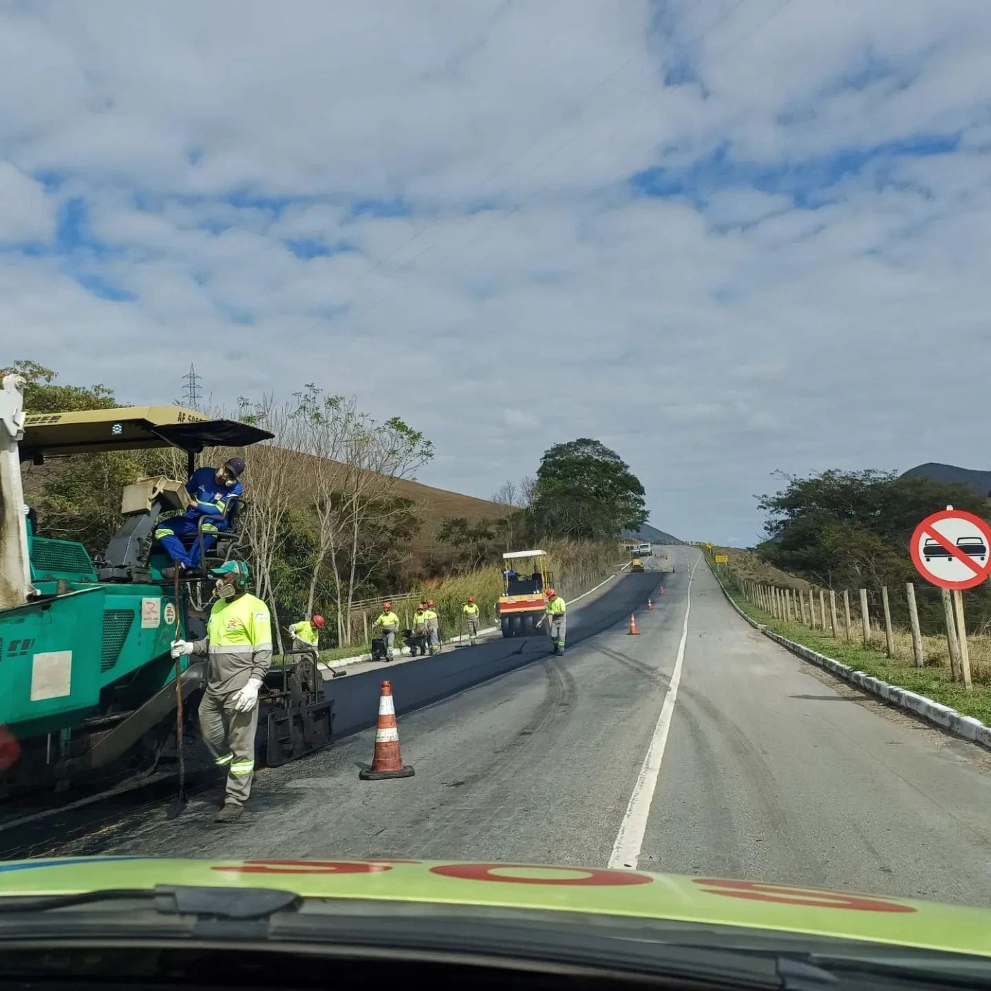 Concessionária RJ 116 atuando na pavimentação da Rj 116 na região serrana