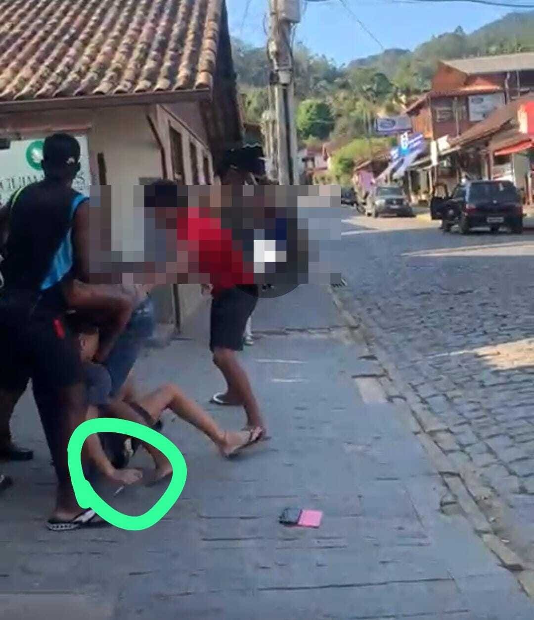 Confusão generalizada após briga na quadra de São Pedro da Serra