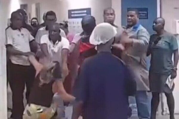 Confusão generalizada no Hospital Rocha Miranda após pacientes e seguranças brigarem, no Rio de Janeiro