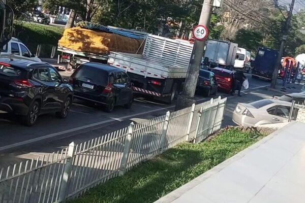 Congestionamento na manhã desta sexta-feira em Nova Friburgo na região central da cidade