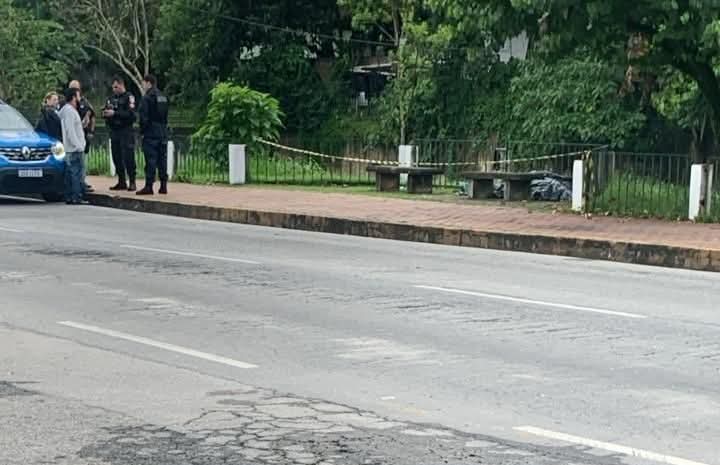 Corpo foi encontrado em frente ao Hospital Municipal Raul Sertã em Nova Friburgo