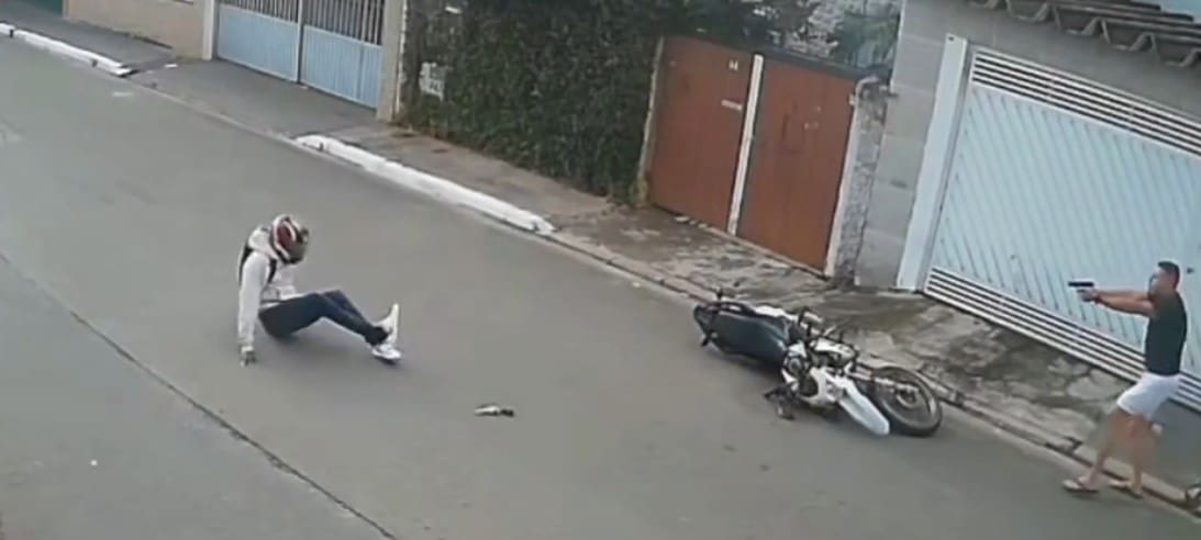 Criminoso morre após tentar assaltar PM e família