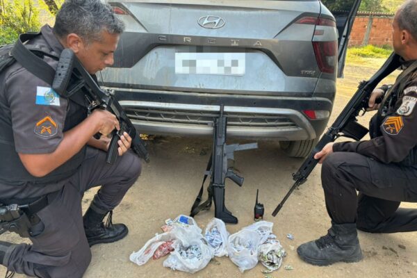 Confronto entre policiais e bandidos em Belford Roxo deixa 2 suspeitos mortos e 1 suspeito ferido