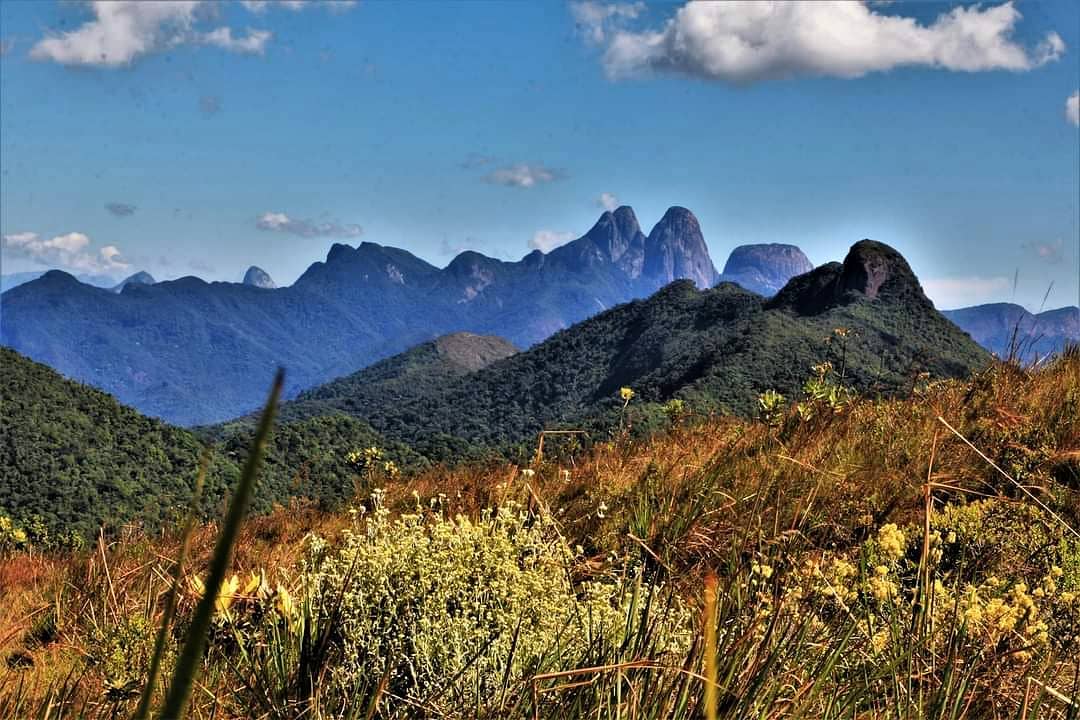 Cume do Pico da babilônia - Vista para os Três Picos de Nova Friburgo - Inverno - Foto Jalmirez Silva