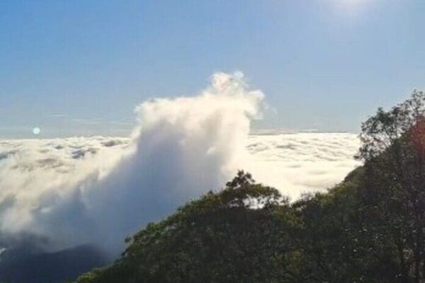 Dança das nuvens no Pico da Caledônia em Nova Friburgo