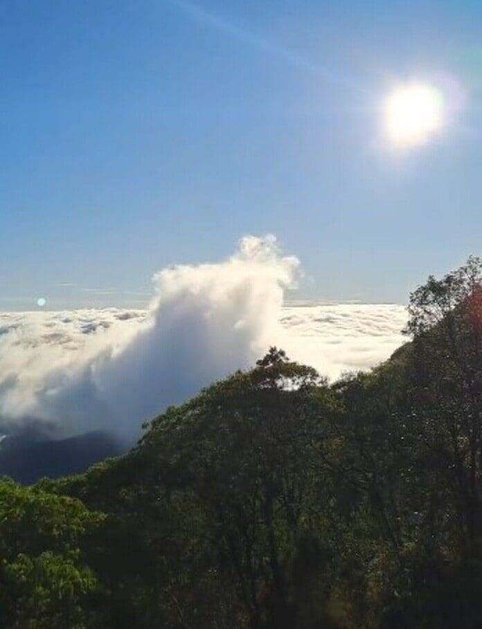 Dança das nuvens no Pico da Caledônia em Nova Friburgo