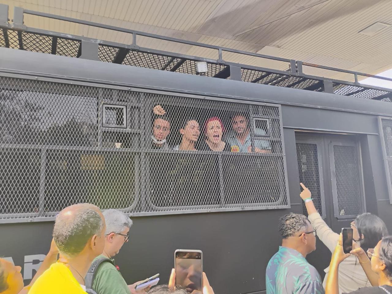 Deputado Federal Glauber Braga e 3 estudantes na Uerj foram detidos no Rio de Janeiro