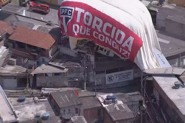 Dirigivel do São Paulo cai em Osasco-SP - Foto reprodução TV Globo